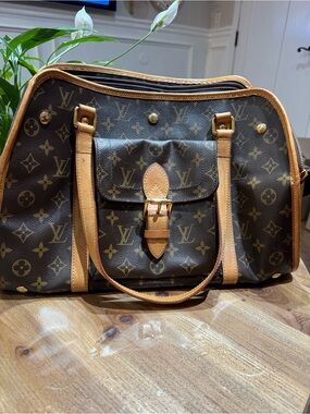 Louis Vuitton Monogram Canvas pet carrier with Tan Trim
